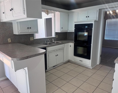 12216 Sylvester Drive - Photo Thumbnail 4
