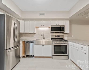 604 E Iredell Avenue - Photo Thumbnail 7