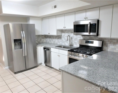 604 E Iredell Avenue - Photo Thumbnail 8