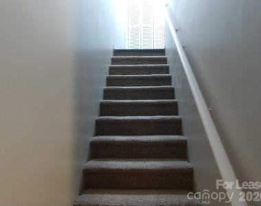 604 E Iredell Avenue - Photo Thumbnail 3