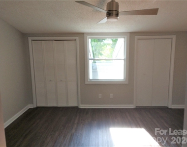 604 E Iredell Avenue - Photo Thumbnail 4