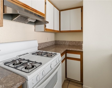 1246 W 30th Street - Photo Thumbnail 11