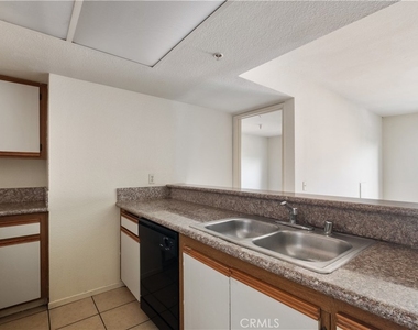 1246 W 30th Street - Photo Thumbnail 12