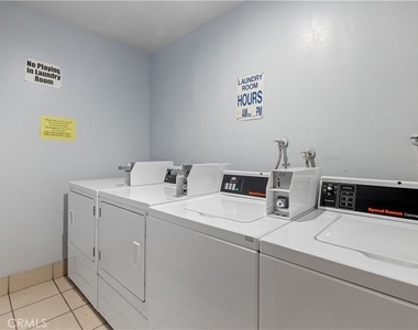 1246 W 30th Street - Photo Thumbnail 24