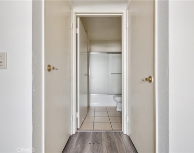 1246 W 30th Street - Photo Thumbnail 6