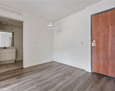 1246 W 30th Street - Photo Thumbnail 14