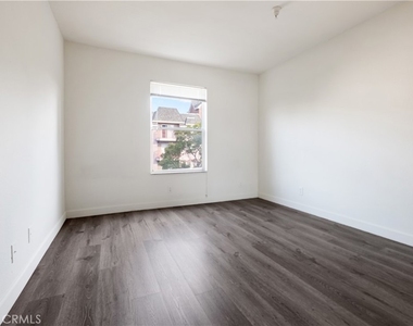 1246 W 30th Street - Photo Thumbnail 7