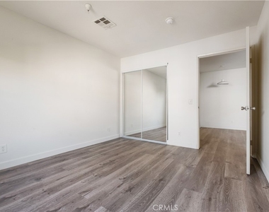 1246 W 30th Street - Photo Thumbnail 3