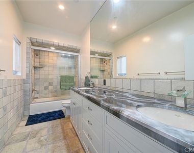3952 Oakfield Drive - Photo Thumbnail 28
