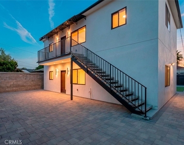 11112 1/2 Emelita Street - Photo Thumbnail 1