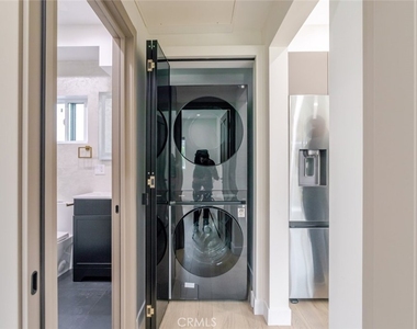 11120 Emelita Street - Photo Thumbnail 18