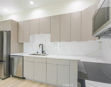 11120 Emelita Street - Photo Thumbnail 6