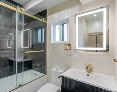 11120 Emelita Street - Photo Thumbnail 17