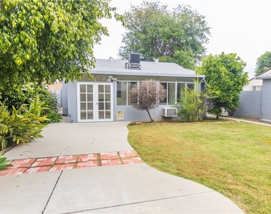 8129 Darby Avenue - Photo Thumbnail 24