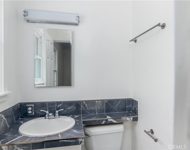 8129 Darby Avenue - Photo Thumbnail 14