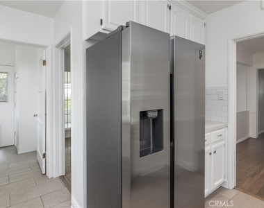 8129 Darby Avenue - Photo Thumbnail 13