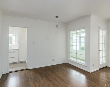 8129 Darby Avenue - Photo Thumbnail 6