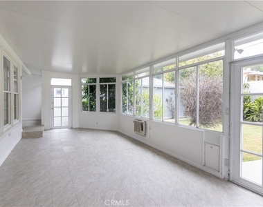 8129 Darby Avenue - Photo Thumbnail 21