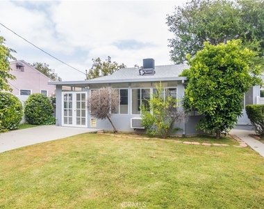 8129 Darby Avenue - Photo Thumbnail 23