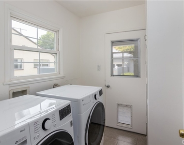 8129 Darby Avenue - Photo Thumbnail 19