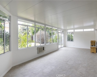 8129 Darby Avenue - Photo Thumbnail 20