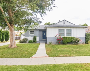 8129 Darby Avenue - Photo Thumbnail 1