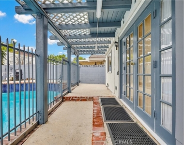 18102 Hatteras - Photo Thumbnail 32