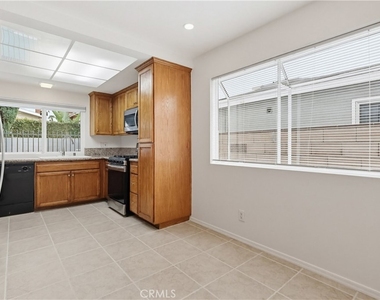 18102 Hatteras - Photo Thumbnail 12