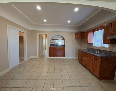 1156 E 17th - Photo Thumbnail 7