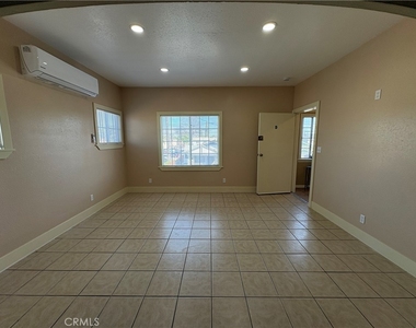 1156 E 17th - Photo Thumbnail 5