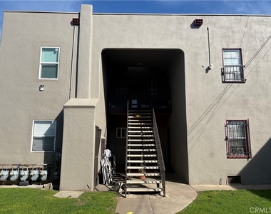 1156 E 17th - Photo Thumbnail 4