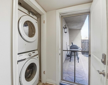 6016 Fair Avenue - Photo Thumbnail 16