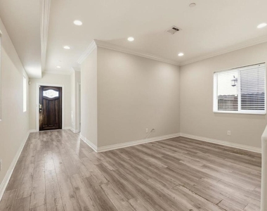 6016 Fair Avenue - Photo Thumbnail 4