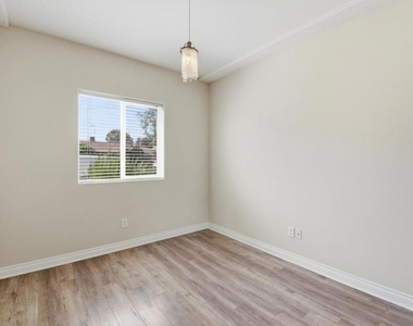 6016 Fair Avenue - Photo Thumbnail 12