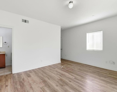 6016 Fair Avenue - Photo Thumbnail 9