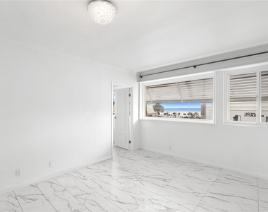 245 Aster Street - Photo Thumbnail 5
