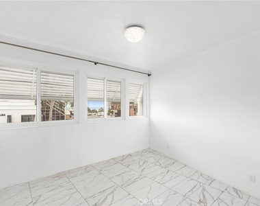 245 Aster Street - Photo Thumbnail 3