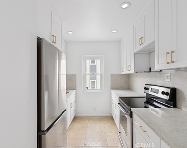 245 Aster Street - Photo Thumbnail 2