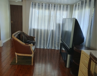 13645 5th Street - Photo Thumbnail 4