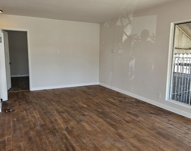 263 E 84th Place - Photo Thumbnail 1