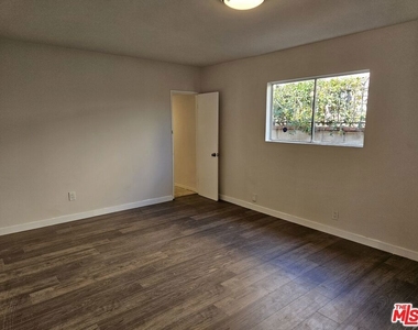 263 E 84th Place - Photo Thumbnail 10