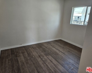 263 E 84th Place - Photo Thumbnail 7