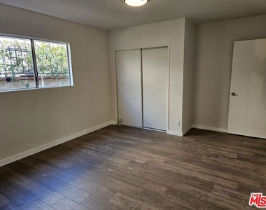 263 E 84th Place - Photo Thumbnail 11
