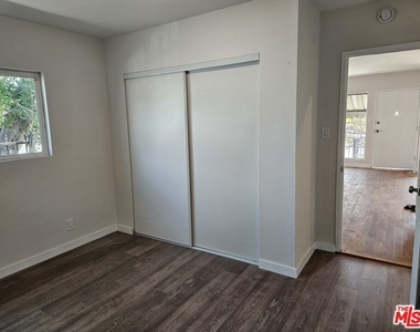 263 E 84th Place - Photo Thumbnail 8