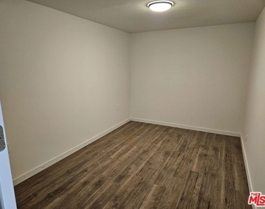263 E 84th Place - Photo Thumbnail 13