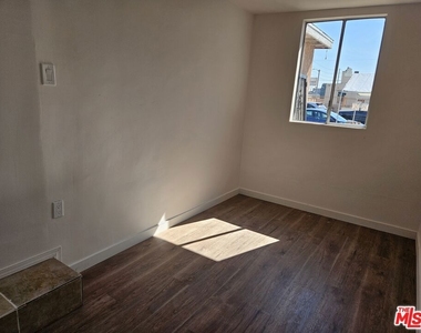 263 E 84th Place - Photo Thumbnail 14