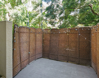1131 Alta Loma Road - Photo Thumbnail 21