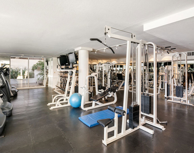1131 Alta Loma Road - Photo Thumbnail 24