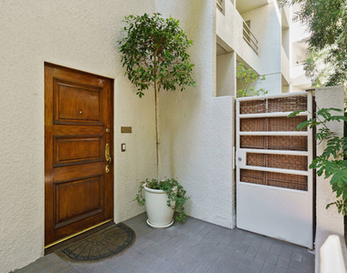 1131 Alta Loma Road - Photo Thumbnail 20