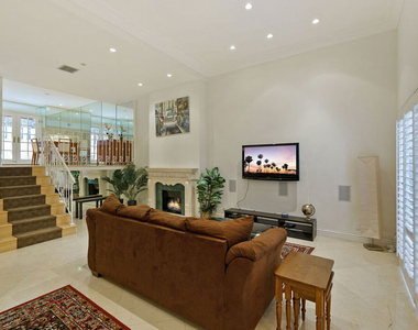 1131 Alta Loma Road - Photo Thumbnail 4